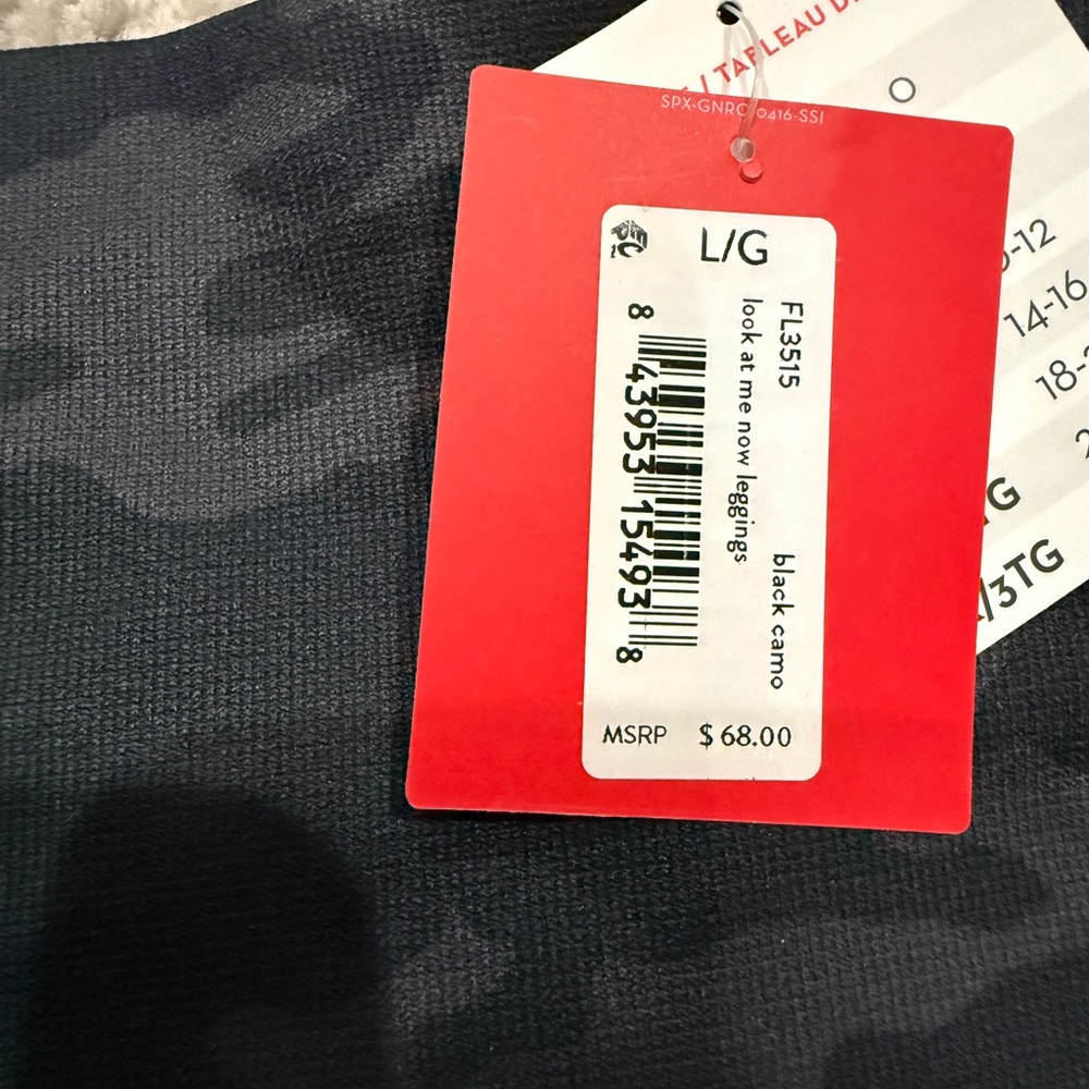 New with tags SPANX Look at me Now Black Camouflage Leggings - Picture 10 of 11